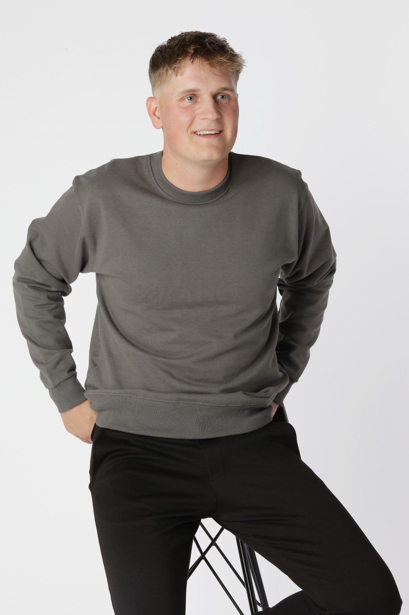 Essential Crewneck, Stålgrå