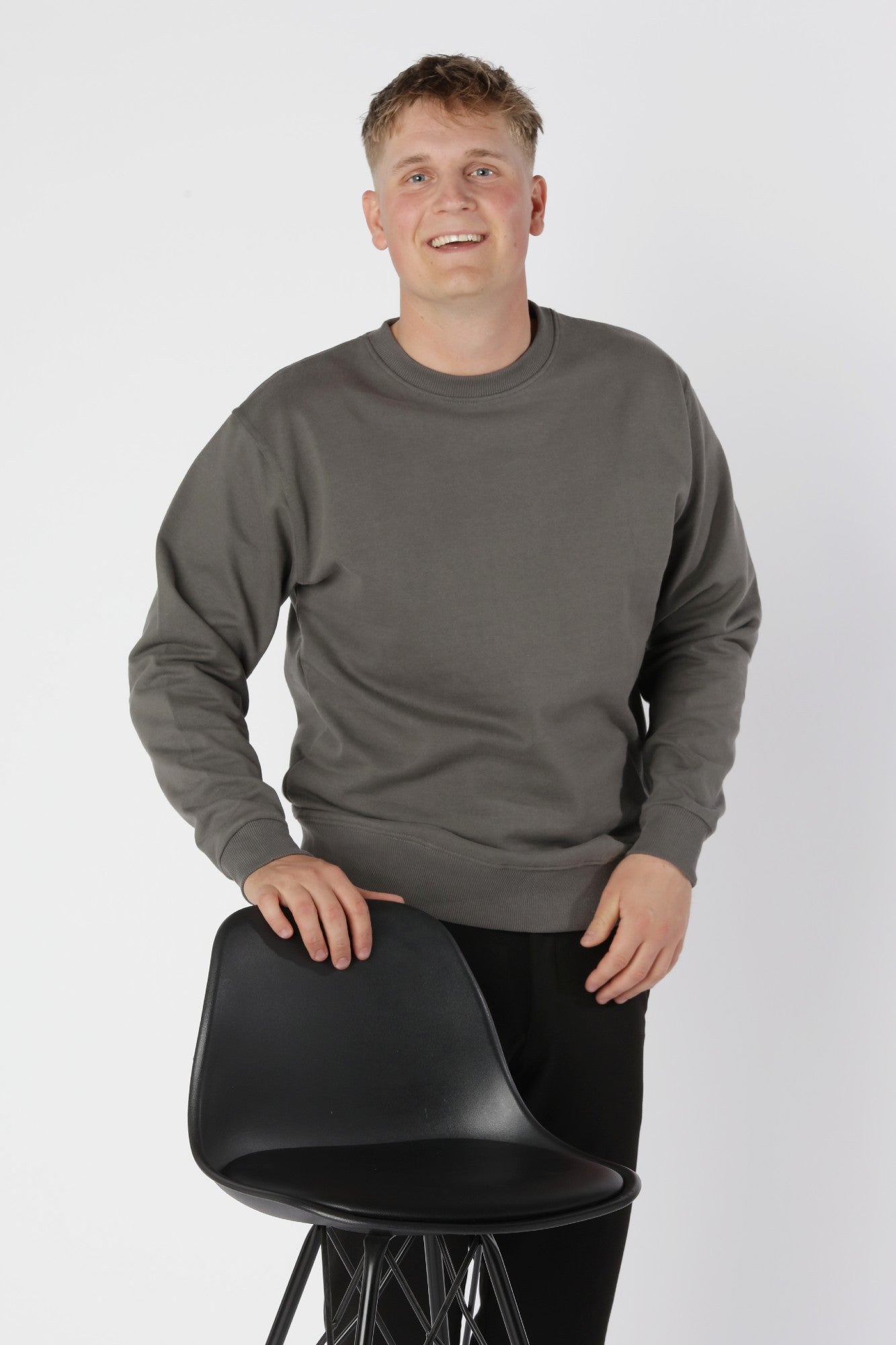 Essential Crewneck, Stålgrå